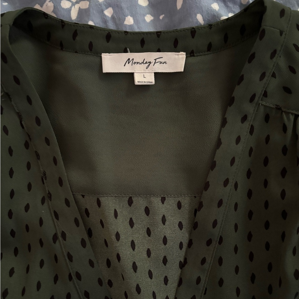 Monday Fun short sleeve blouse size L - Picture 4 of 5